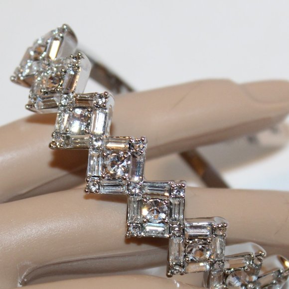 Stunning baguette Crystal Cluster bangle bracelet Silver-Tone NWT in Gift Box - Picture 6 of 9